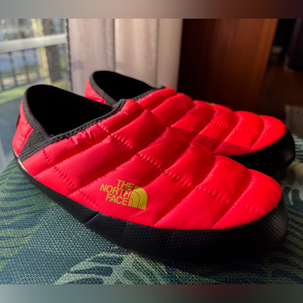 THE NORTH FACE THERMOBALL TRACTION MULE V SLIP ONS WOMEN'S - size 9